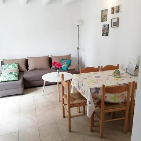 - Comfort Two-bedroom F8 * Λομπάρδα