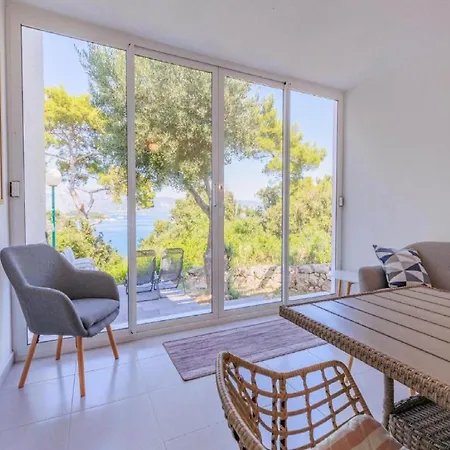 - Comfort Two-bedroom F8 Lumbarda