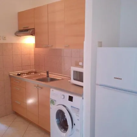 Apartment - Comfort Two-bedroom F8 Lumbarda