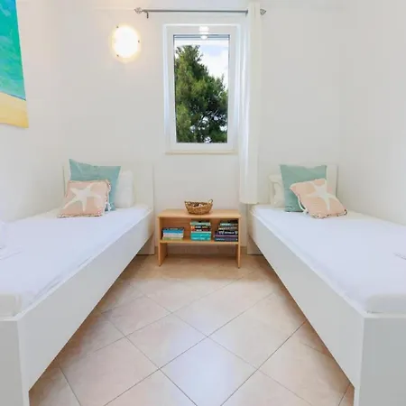 - Comfort Two-bedroom F8 Lumbarda