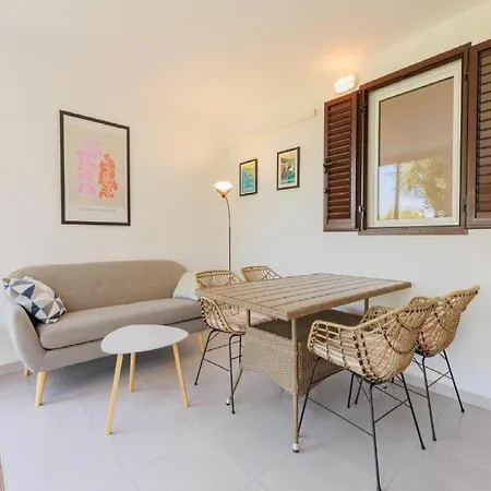 - Comfort Two-bedroom F8