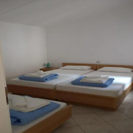 - Comfort Two-bedroom F8 *