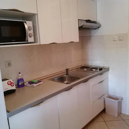 - Comfort Two-bedroom F8
